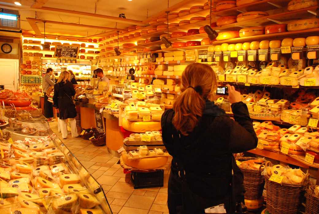 shelby-in-amsterdam-cheese-shop