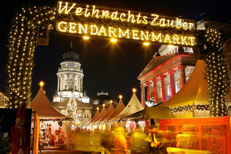 Weihnachtsmarkt auf dem Gendarmenmarkt in Berlin